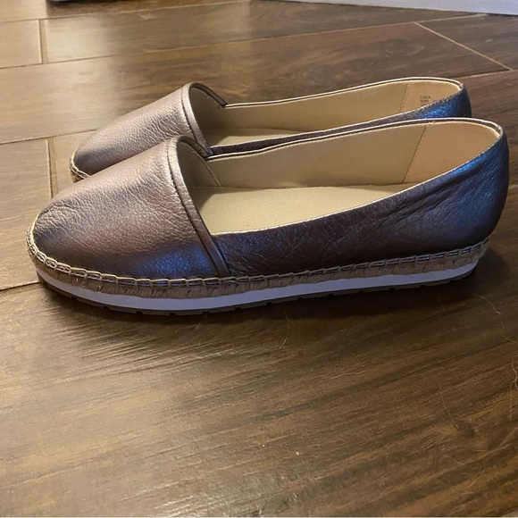 Kenneth Cole Cara Silver Espadrilles Size 9.5 - Picture 2 of 7